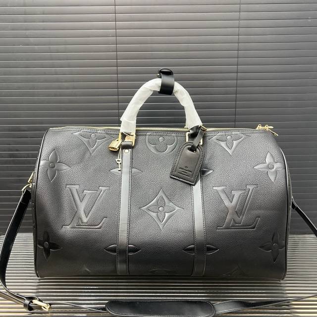 Louisvuitton 路易威登 Keepall旅行袋 手提包袋 机场包 实物拍摄 原厂原版面料 配送 防尘袋 50 X 28 Cm。