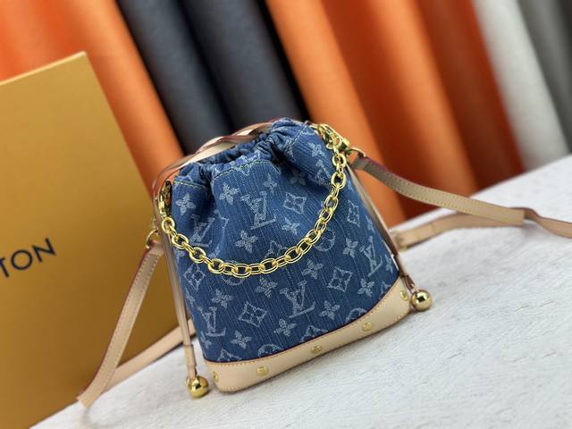 升级版 Lv M83043 牛仔水桶包 大容量单肩斜挎包 采用精湛镶嵌细工，经典百搭简直无法拒绝 超显气质 高级感十足 集美必入款 尺寸：18 20