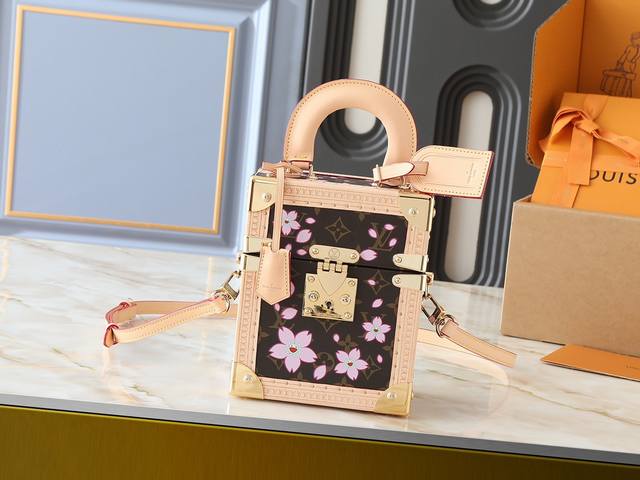 顶级原版动态芯片 双面变色皮M14173 M10079 M11131 本款 Camera Box 手袋以欢欣姿态加入路易威登 X 村上隆复刻系列，为 Monog