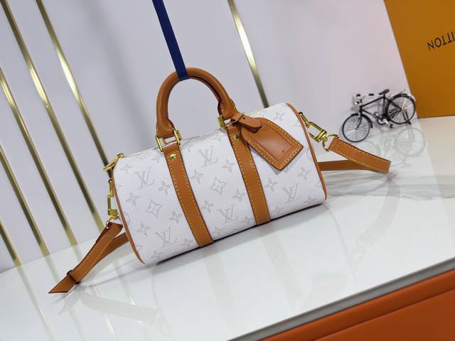 升级原版 M14078 M01942 M15076 M24434 M46271 M20900 M46249 本款手袋浓缩 Keepall 旅行袋的经典轮廓，由M