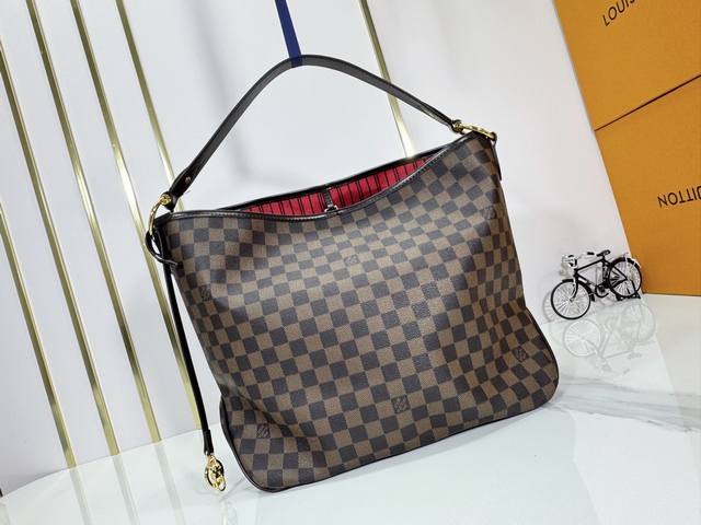 升级原版 M50156 Delightful中古版购物袋！在城市度过工作日，在海边度过周末，你无需换包，因为这款时髦别致，充满夏日气息的Damier Azur