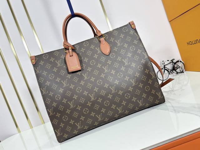 升级原版 M14235 M44576 M45320 M44571 本款 Organizer 手袋出自 Onthego 系列，为 Monogram 帆布搭配皮革手