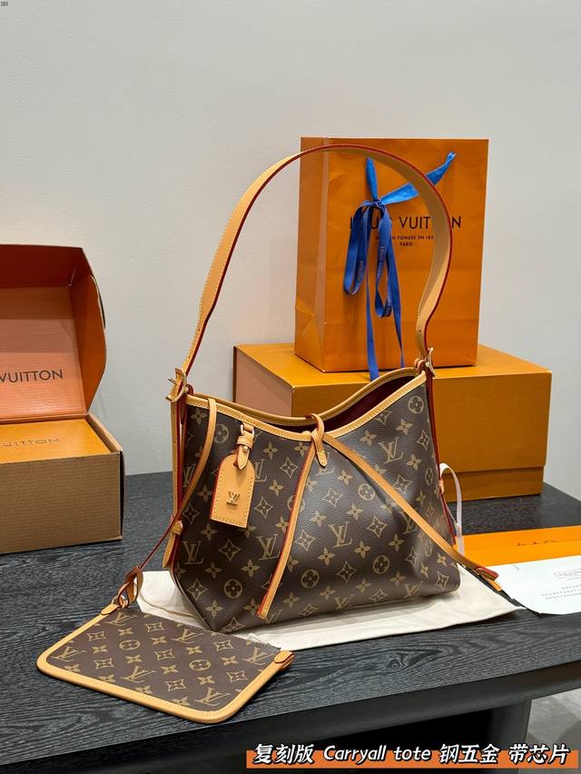 全套礼盒包装 全钢五金！变码芯片 Size： 29*25Cm Lv 最强者老花Carryall购物袋 新款铆钉宽带！ 可爱休闲都Ok哈 Carryall Tot