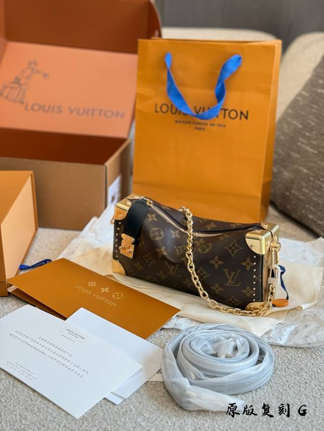 Lv新款盒子 本款Slimtrunk手袋向路易威登传统硬箱汲取灵感, Monogram和Monogram Reverse涂层帆布融入铆钉边，框和金属S-Lock