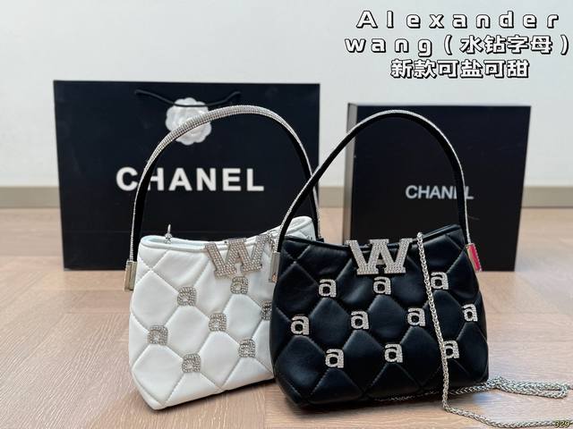 Alexander Wang 亚历山大王 水钻字母 拿到手真的特别惊喜 手感很好 各位辣妹心动了吗 尺寸20 15