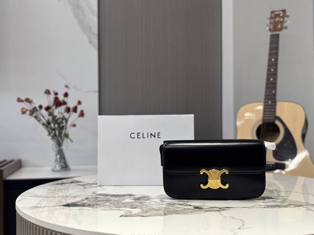配礼盒 Size：20*11Cm Celine 超美腋下包 凯旋门 升级版 重新出货 复古性感百搭小包 不容错过！！ 牛皮皮质