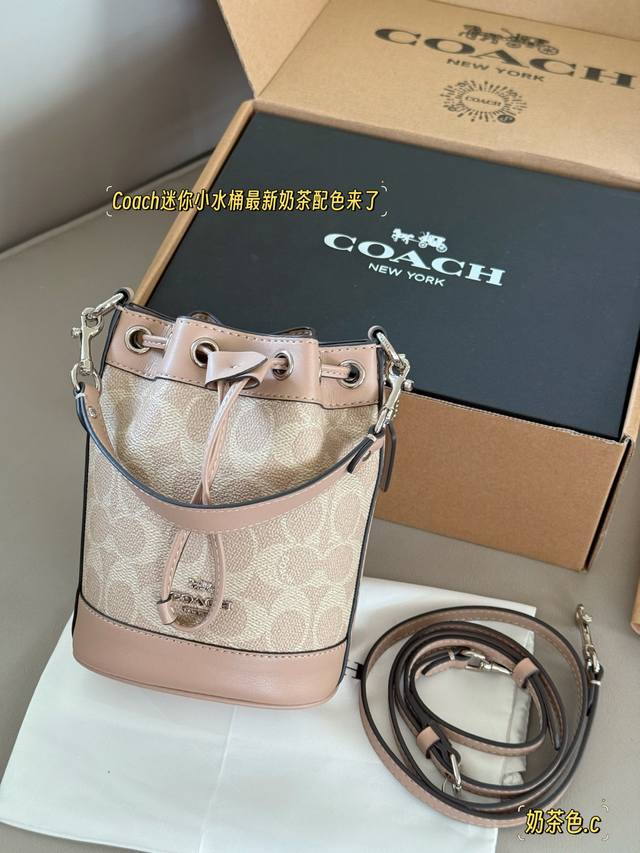 配盒 Size：16*16Cm C家 Mini小水桶包超可爱！ 可可爱爱的小水桶！ 也太精致可爱了吧 搜索 Coach 蔻驰 水桶