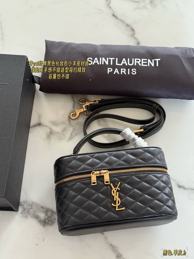 羊皮配盒 Size：19*11Cm Ysl新款 精致的小盒子包 新款乖巧的Gaby小包包手拎或者斜挎都可 日常的物品统统放的下