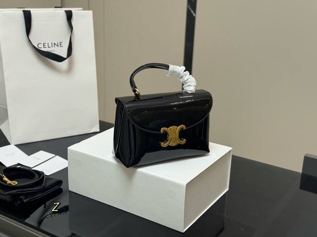 配折叠盒 Size：20Cm 赛琳 Nino 好看又好用的新款 2025新款小可爱Tilly 复古性感百搭小包 不容错过！！ 牛皮皮质