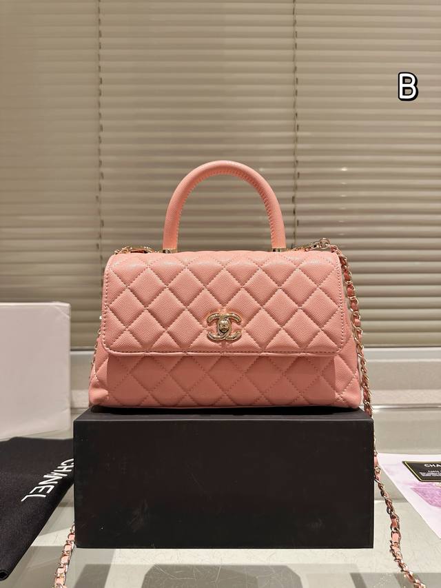 大号 专柜都难见的Coco Handle 专柜不见踪影Coco Handle 究竟怎么样 如果你的衣帽间中还没有-款小香包包，但是又不知道入哪款不亏，那今天帮你