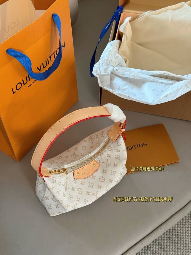 配盒 Size：20*11Cm 新款牛仔饭盒包 跟上这波风潮 太可爱了啊啊 复古才是真正上头的！ L家 新款 牛仔 饭盒包！