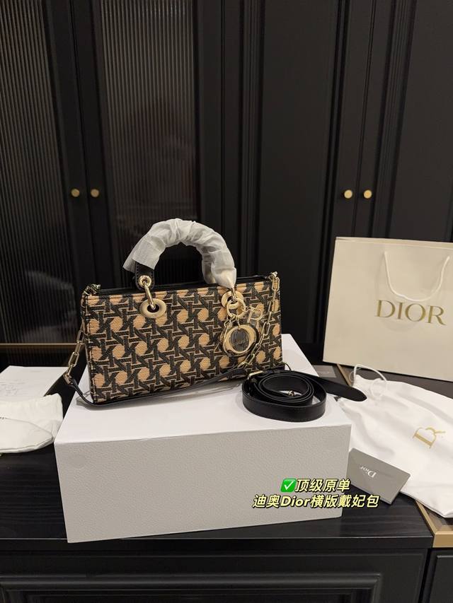 顶级原单 配折叠盒尺寸26.14 迪奥Dior横版戴妃包 Dior 独家爆版中古戴妃手提 腋下 单肩三用Lady Classic 系列迪奥戴妃一直都是优雅的代名