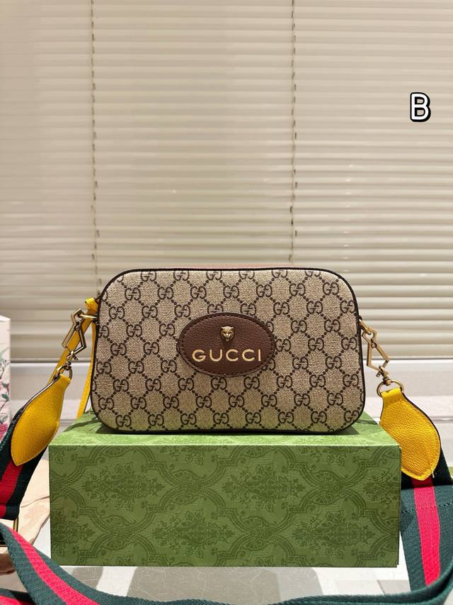 全套包装 Size：24Cm 跑量款 Gucci虎头相机包 专柜新款 男女同款哦！