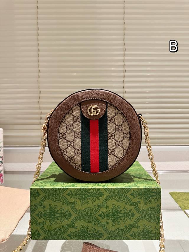 牛皮 全套包装+飞机盒 Gucci小圆饼包 大小正合适，可以放 下Iphone Plus手机，又时尚又可爱 18Cm