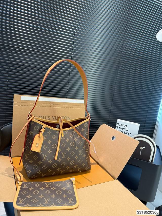 配飞机盒折叠盒子 路易威登Lv Carryall新款通勤包颜值实用 可斜挎、单肩。容量保证，敞口磁铁吸内扣取放平板小电脑非常方便，是驴家通勤包款颜值担当 尺寸2