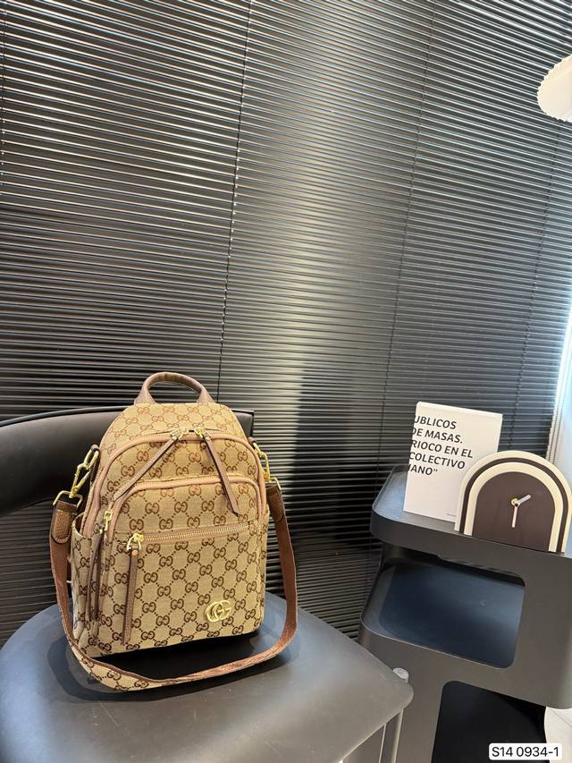 酷奇 爆款双肩出货 新款 男女背都好看 作为一只合格的双肩包 一定要好看 舒适 耐造 背包比较大 远途旅行带它准没错 也是学生党的最佳选择 超级实用 再适合不过 酷奇 爆款双肩出货 新款 男女背都好看 作为一只合格的双肩包 一定要好看 舒适 耐造 背包比较大 远途旅行带它准没错 也是学生党的最佳选择 超级实用 再适合不过