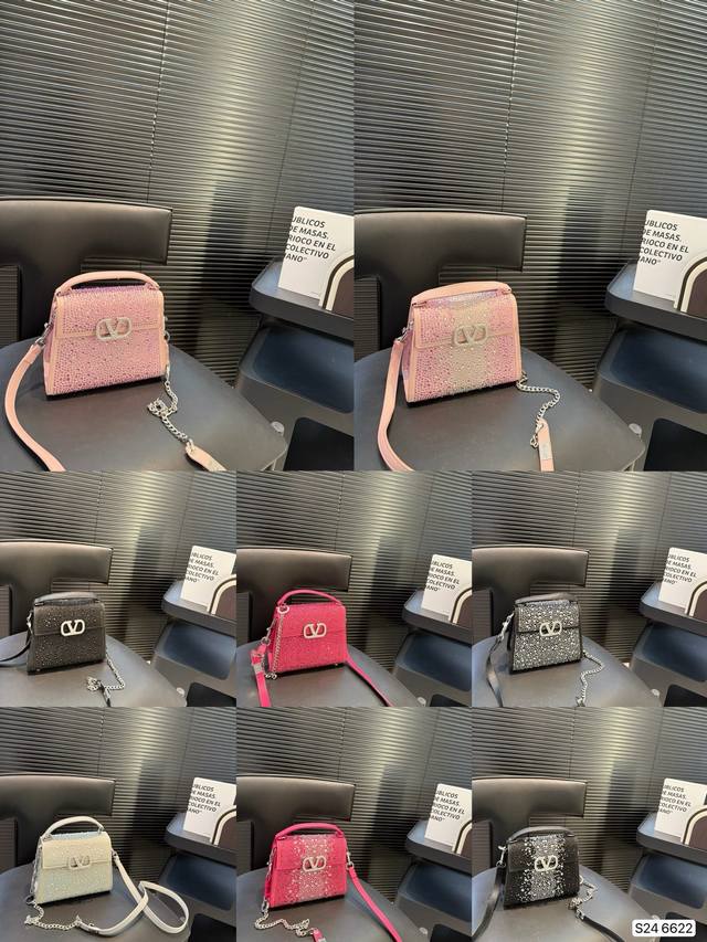 Valentino Vsling 满钻托特包 华伦天奴一款手提包，连接肩带的话，可以作为单肩包 或斜挎包使用 包包正面的V标华伦天奴特有的标志 高级感 时髦 G