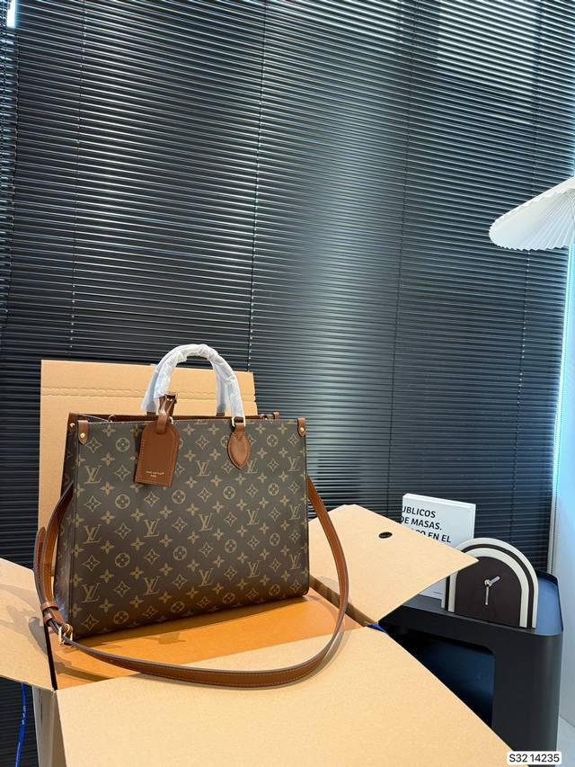 配飞机盒折叠盒子 Lv托特线条简约，利落，包包上身大气，容量也是巨大，托特包都是无底洞～尺寸37 29 货号14235