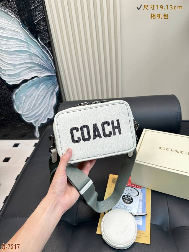 配折叠盒 蔻驰Coach推出经典系列相机包，未来感字体Logo，潮男必备大小两号适应多种穿搭，双拉链隔层功能性更强，正反两面皆可搭配哦！尺寸19.13Cm