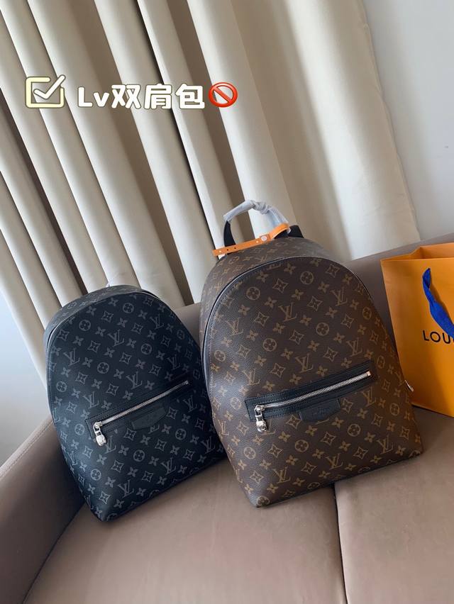 Lv双肩包出货 超级耐磨 超级实用的款式 内衬带Logo. 原版电镀五金带Logo 这个包包的容量也很大 满足你出行的所有需求 必备的都可以装下 真的是很Nic