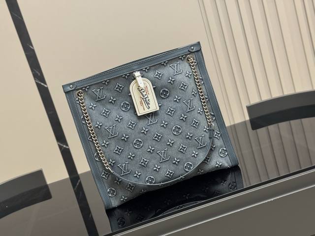 折 Size：37.34Cm 这才是夏日天菜 Baggy这个配色真的好适合春夏啊，牛仔元素真的百搭且随性！ Lv 牛仔丹宁真的好看又舒服的腋下包