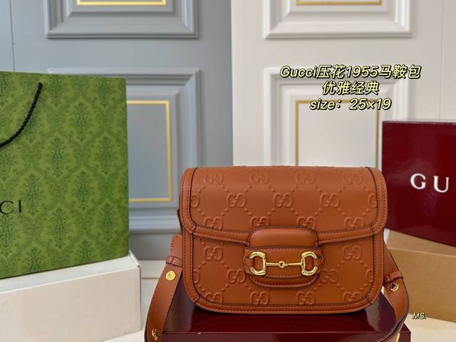 折叠盒 Size：25×19 Gucci 古驰新款压花1955马鞍包 经典马衔扣金属Logo， 复古气息十足 质感超，肩带自由调节～ 优雅经典，超级百搭款！