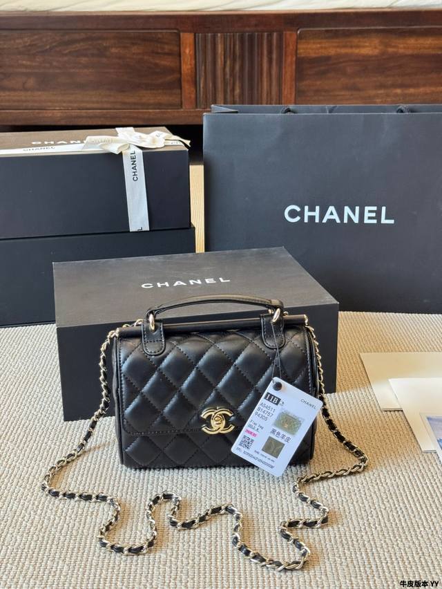 牛皮版本 Chanel 手提包 慵懒随性又好背 上身满满的惊喜 高级慵懒又随性 彻底心动的一只 Size:20 14Cm 牛皮版本 Chanel 手提包 慵懒随性又好背 上身满满的惊喜 高级慵懒又随性 彻底心动的一只 Size:20 14Cm