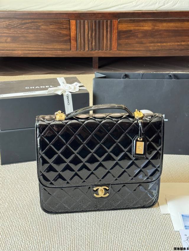 原单版本 漆皮 Chanel Jennie 23C 双肩包 吹爆这个太好看额 爱死这个包了Chanel22K 双肩背包 Chanel22K双肩背!帅炸!等了很久 原单版本 漆皮 Chanel Jennie 23C 双肩包 吹爆这个太好看额 爱死这个包了Chanel22K 双肩背包 Chanel22K双肩背!帅炸!等了很久