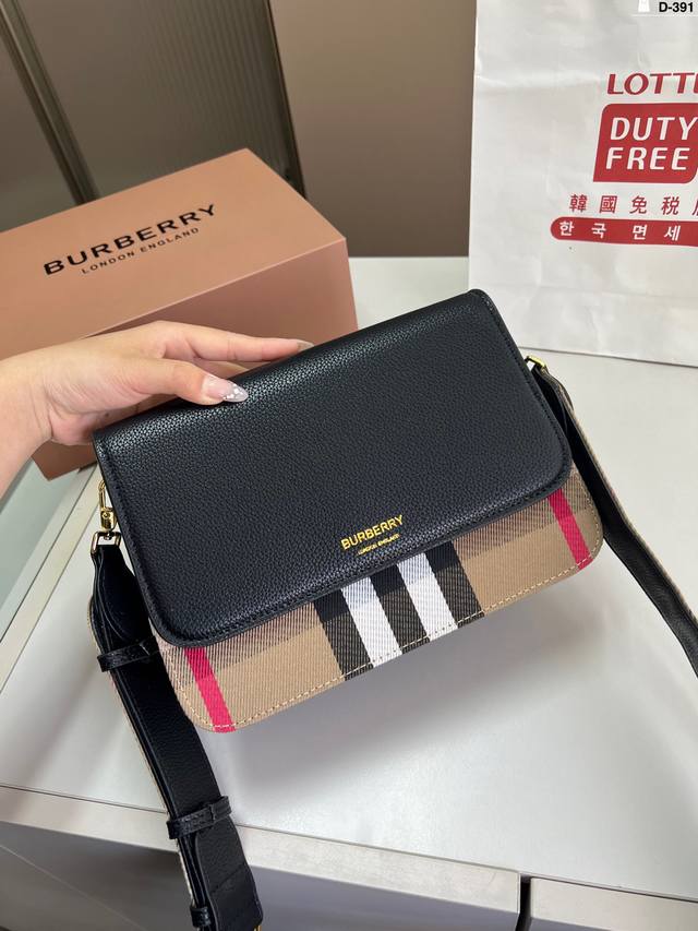 Burberry巴宝莉专柜最新款单肩斜挎 邮差包四季必备 单肩斜挎背两用款 D-391尺寸20×15折叠盒