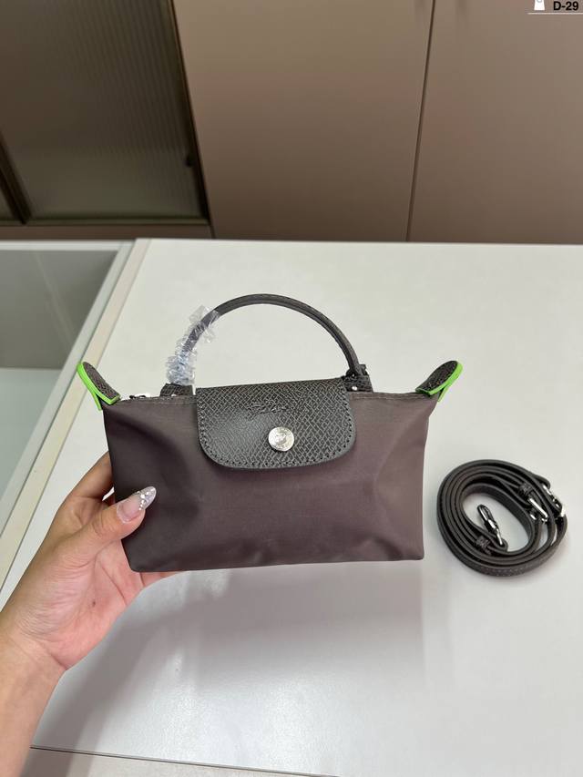 龙骧饺子包 珑骧Longchamp 夏季帆布是永远的流行 . D-29 尺寸16×9 龙骧饺子包 珑骧Longchamp 夏季帆布是永远的流行 . D-29 尺寸16×9