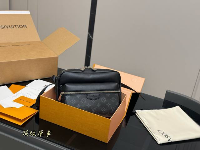 折叠盒飞机盒 客人定的男士 高品质 超实用，配色又好着 低调 一包多种背法， 既可以斜挎 头层牛皮 26.19Cm