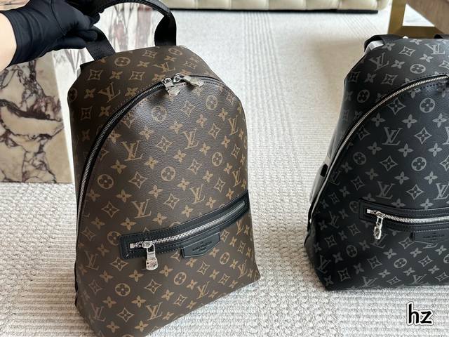 复刻版 Size：27 31Cm L家 双肩包 台湾进口Pvc 超高清五金Logo标志、 专用里内里 直男必备款。 Lv最好看的黑色老花双肩包 大小也刚刚好哦！