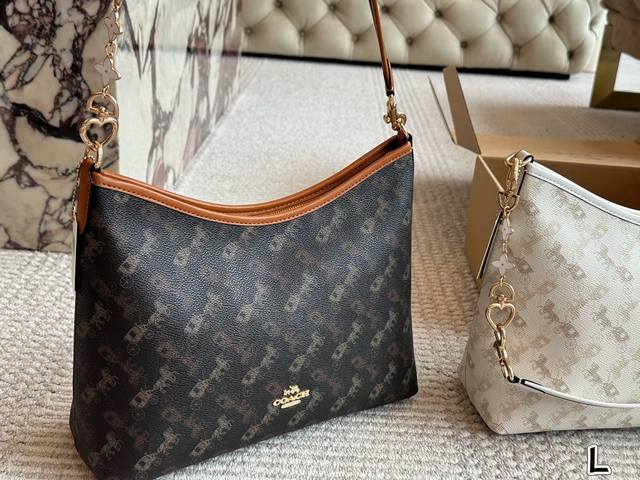 配盒 配原版挂件 Size：31*23Cm Coach 新款Laurel流浪包真的绝美 随性慵懒轻松拿捏 一长一短两条肩带 单肩斜挎手提腋下背 都可以随意百搭