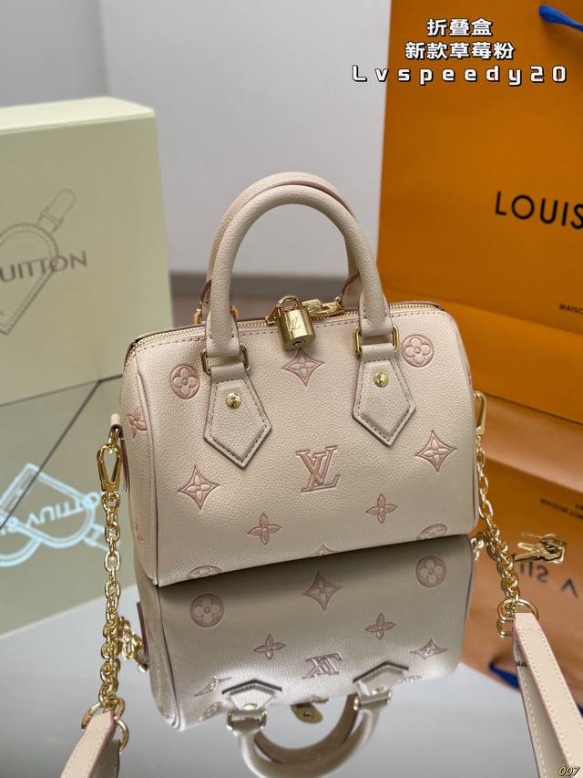 折叠盒 新款草莓粉 夏天了真的很适合浅色系的包包！！ Lv Speedy20 超喜欢这个Size！ 平时无论什么衣服 不用犹豫！ 随便搭！搜索 Lv Speed