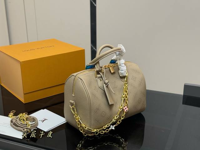 配折叠盒 尺寸：25Cm Lv Keepall 新品枕头包 原版配牛皮 简直长在我的心头。 男女同款！！！！ 男盆友的新包