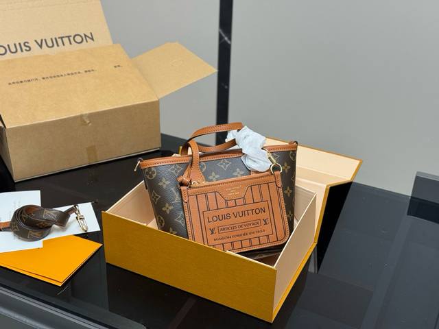 配折叠盒飞机盒 Size： 20.17Cm Lv Neverfull Bb新款购物袋！ 骨灰级产物！ 经典到无可复制！ 有质感！有味道！