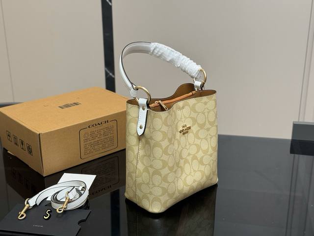 配盒 复刻版 Size：20*22Cm 蔻驰 最新款水桶 新款Mollie小号水桶包