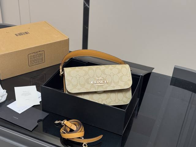 配折叠盒飞机盒 Size：23*14Cm 蔻驰 新品Brynn腋下包 新品 双肩带 超级百搭！ 搜索Coach 蔻驰腋下