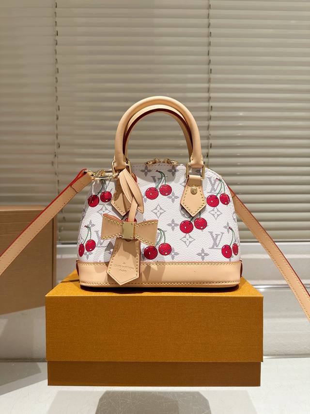 配盒 Size： 25*18Cm Lv Alma贝壳包 内敛！深沉！有味道！ 这款百搭的经典手袋 依然很受现代的青睐！