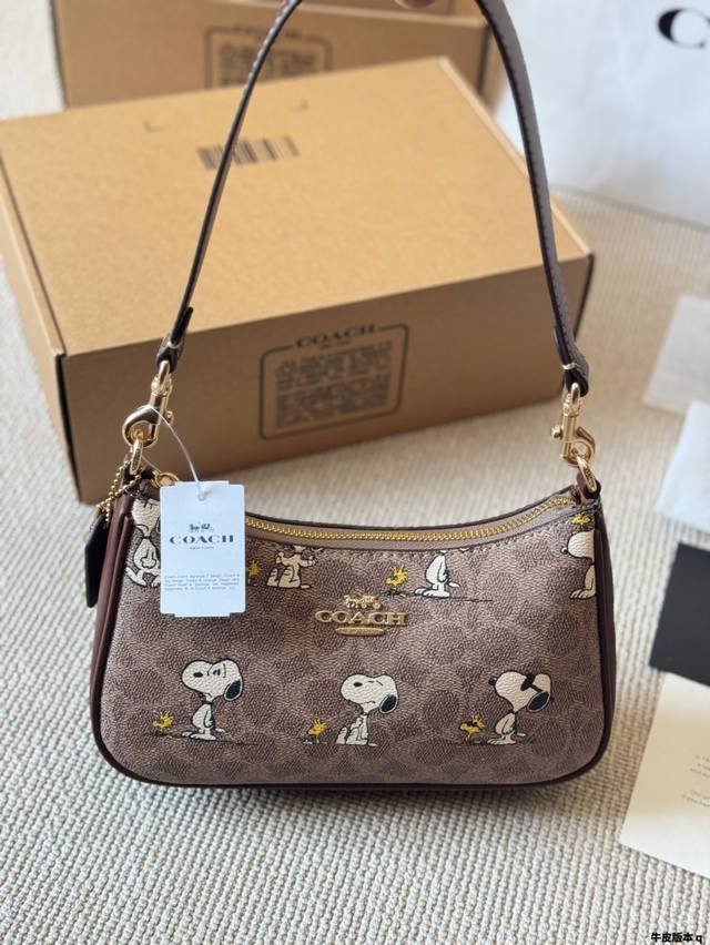 牛皮版本 Coach 蔻驰 史努比 麻将包 单肩包斜挎包手提包购物袋 容量非常可，很实用的一款尺寸24 15Cm