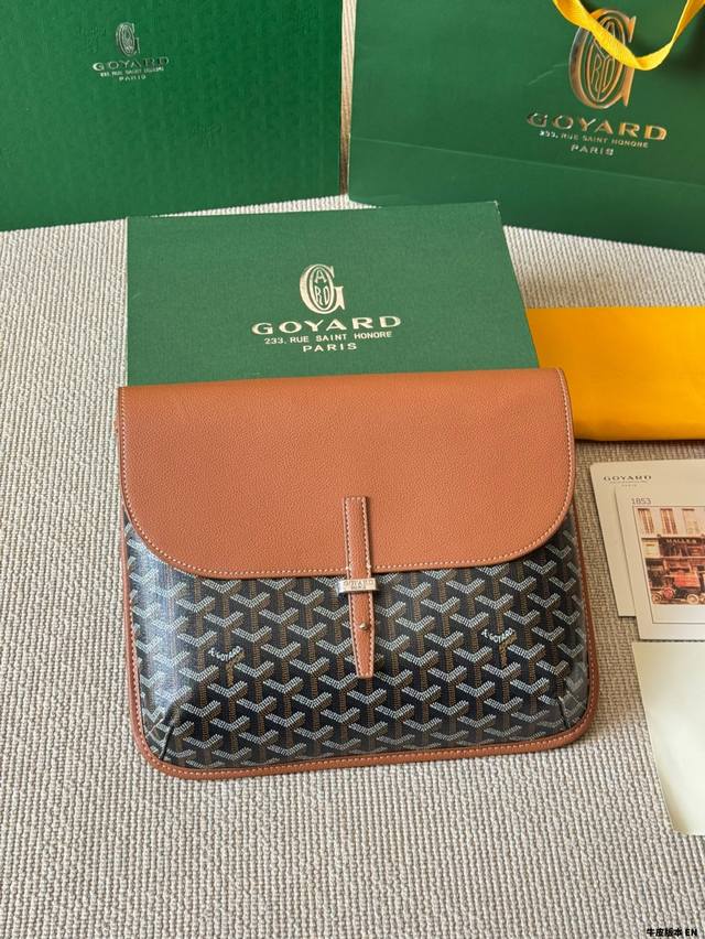 牛皮版本 Goyard戈雅新款Coursier邮差包 Coursier邮差包时尚、轻便、小巧，是都市人的完美伴侣。它有一个主隔层和一个后贴袋，可存放日常必需品。