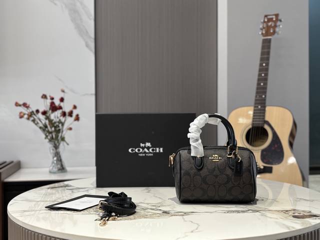 顶级原单 牛皮版本 Coach Mini Rowan新款 蔻驰原单 枕头包，Ykk原单五金搭配精致面料 做工完美百搭神器 专柜尺寸 18 13Cm 飞机盒包装