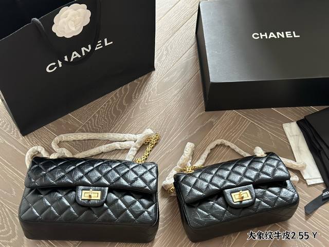 原版皮 Chanel Cf 2.55 无论你身着什么衣服，一只香奈儿手袋, 都能给你的装扮增添一抹时髦的颜色。 优雅通勤又温柔，经典复古，人群中的C位 司以轻松