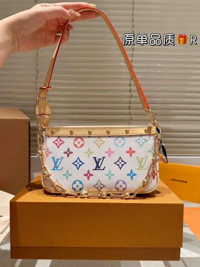 牛皮专柜对版链条 时尚果然是个轮回 是谁拿到Lv村上隆白三彩限量麻将包~太可爱了吧 配礼盒尺寸21.12 牛皮专柜对版链条 时尚果然是个轮回 是谁拿到Lv村上隆白三彩限量麻将包~太可爱了吧 配礼盒尺寸21.12