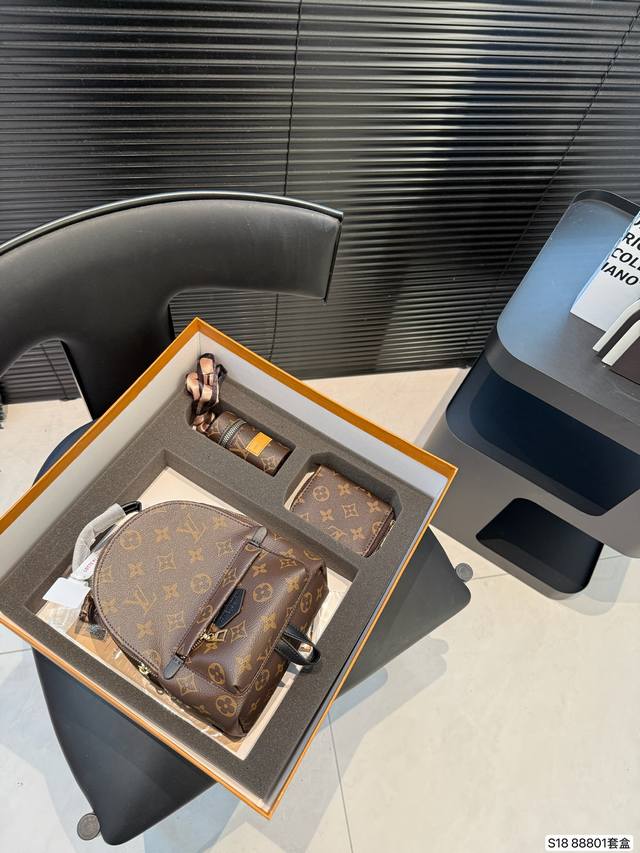 配盒子 Lv 超值套盒 一个包包的价钱买3个 Lv小辣椒双肩包口红包钱包丝巾尺寸16 21 货号88801