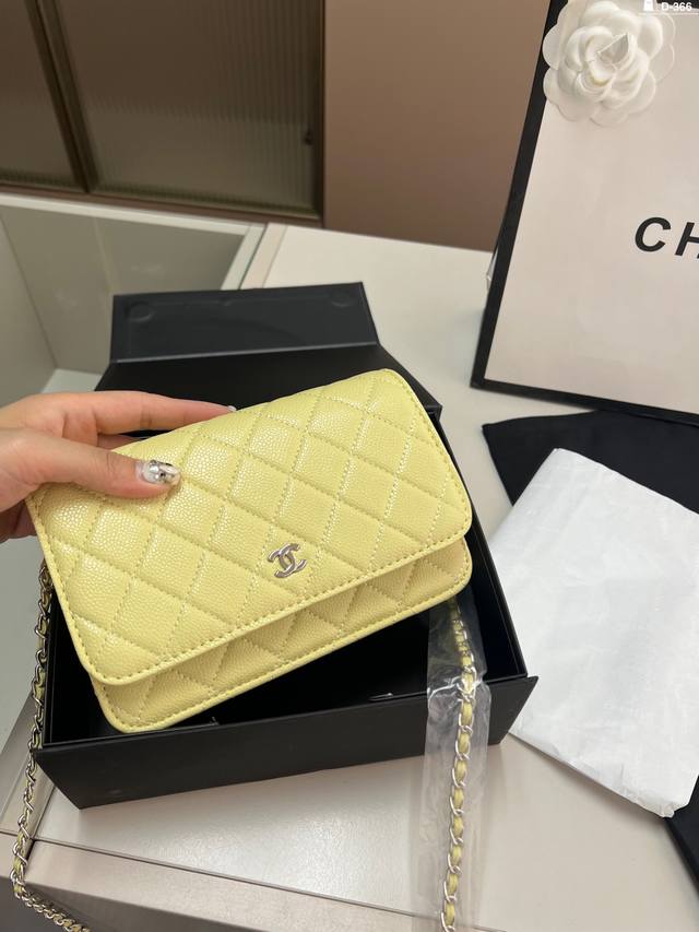 Chanel 香奈儿发财 一款随身小包推荐给大家!香奈儿Woc新款发财包 可斜挎单肩 链条可收入包内作为手包使用 D-366尺19×19折叠盒 Chanel 香奈儿发财 一款随身小包推荐给大家!香奈儿Woc新款发财包 可斜挎单肩 链条可收入包内作为手包使用 D-366尺19×19折叠盒