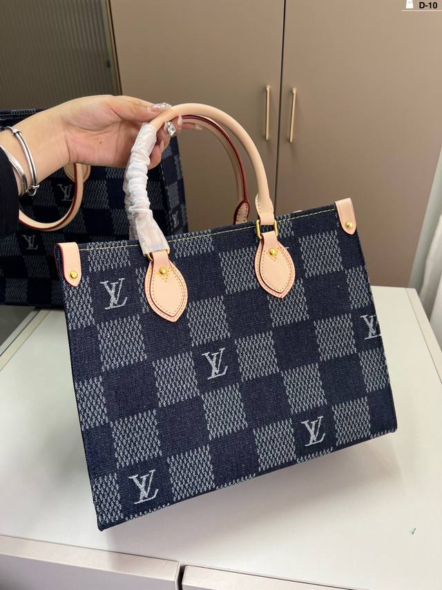 小 Lv路易威登托特包 奢华与经典的古驰老花托特 包型方正挺括 非常气质 D-10尺寸32×27 42×32