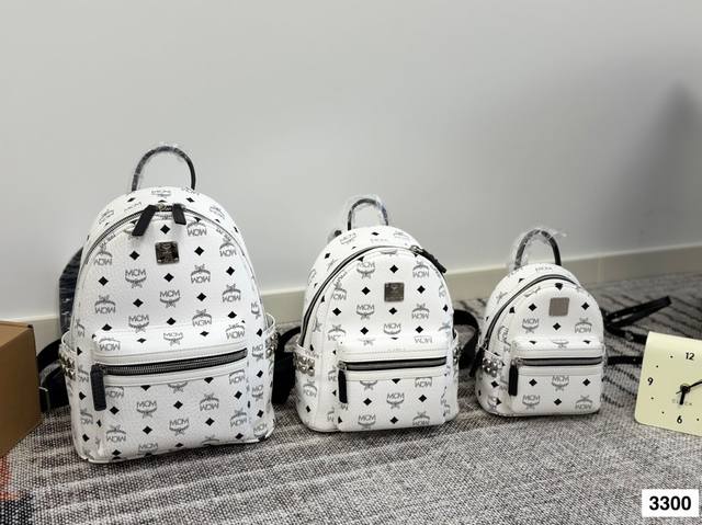 Mcm双肩 使用体验感太棒了完全解放双手 #Mcm经典必入包尺寸 中号27 32 小号22 26 迷你21.18