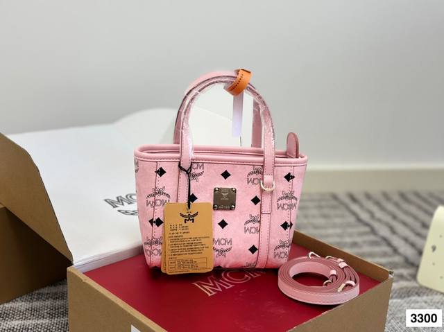 迷你 Mcm菜篮子 新款 购物袋见过很多，简单大方，不得不说真的是超级惊艳，特别百搭，上身效果超好，感觉会精致优雅了好几个档次简约时尚！尺寸：16 14