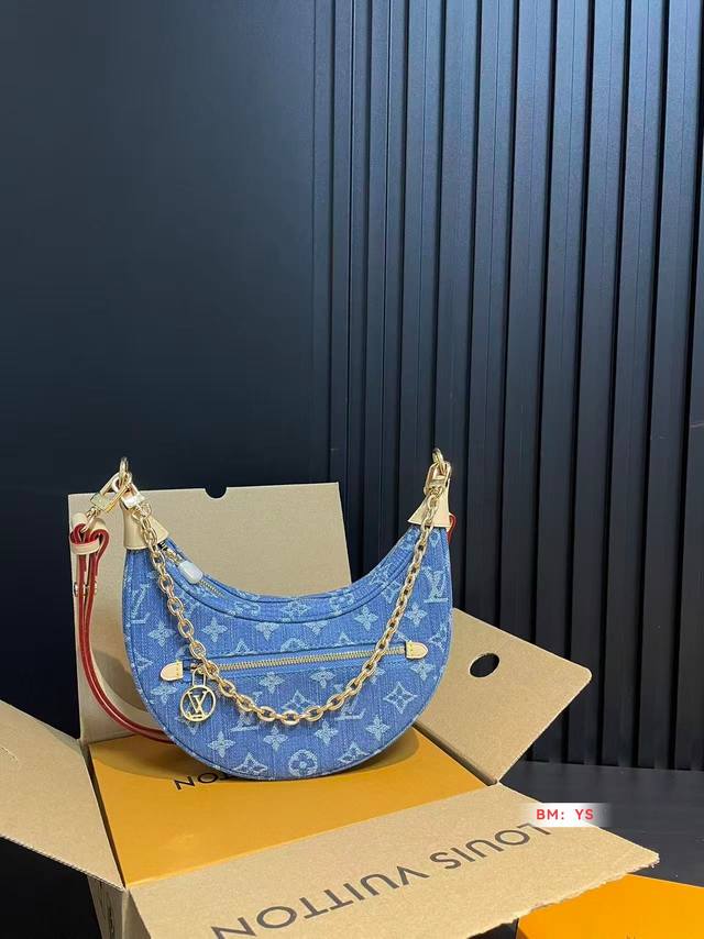 配折叠礼盒 Iv Vitage新款牛仔豌豆包Lv Marel中古包，最近Iv中古包款式可以说O的不能再沙了，大小非常合适呦尺寸: 24*12Cm